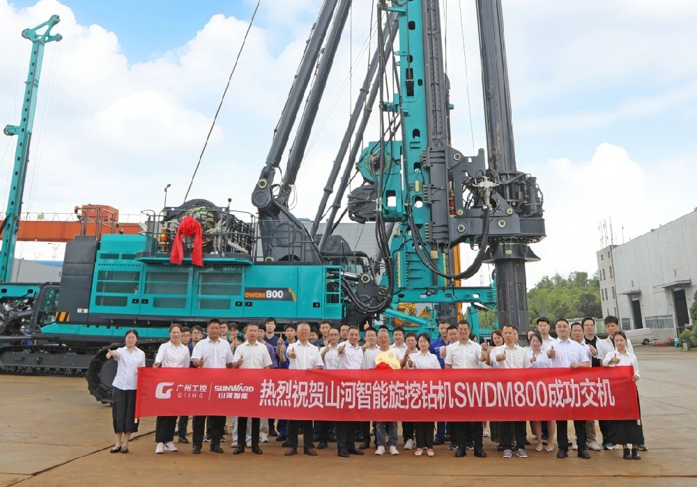 “破紀(jì)錄王者”再出征！山河智能SWDM800旋挖鉆機(jī)成功交機(jī)
